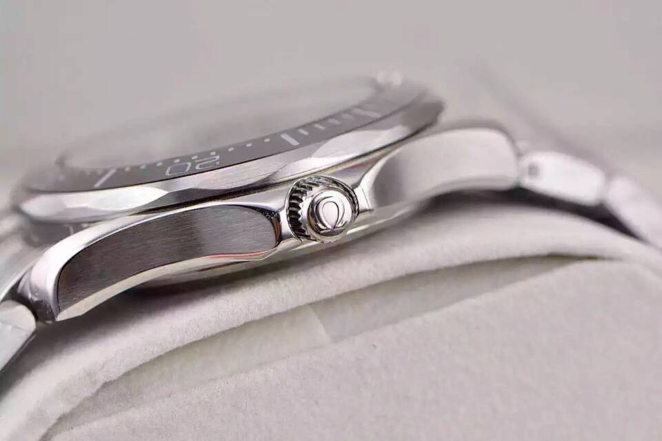 James Bond 50th anniversary Omega Watches Replica - Image 3