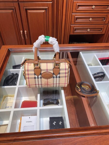 Replica Burberry 116564 Fashion Bag Replica Burberry 116564 Fashion Bag