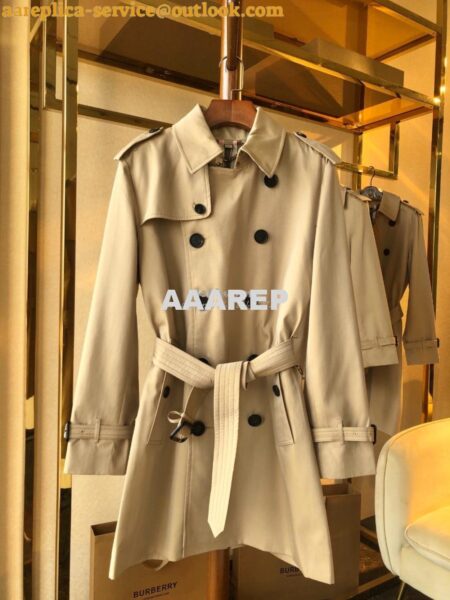 Replica Burberry Men's Sandringham Collection Mid-Length Black Trench Coat beige Replica Burberry Men's Sandringham Collection Mid-Length Black Trench Coat beige